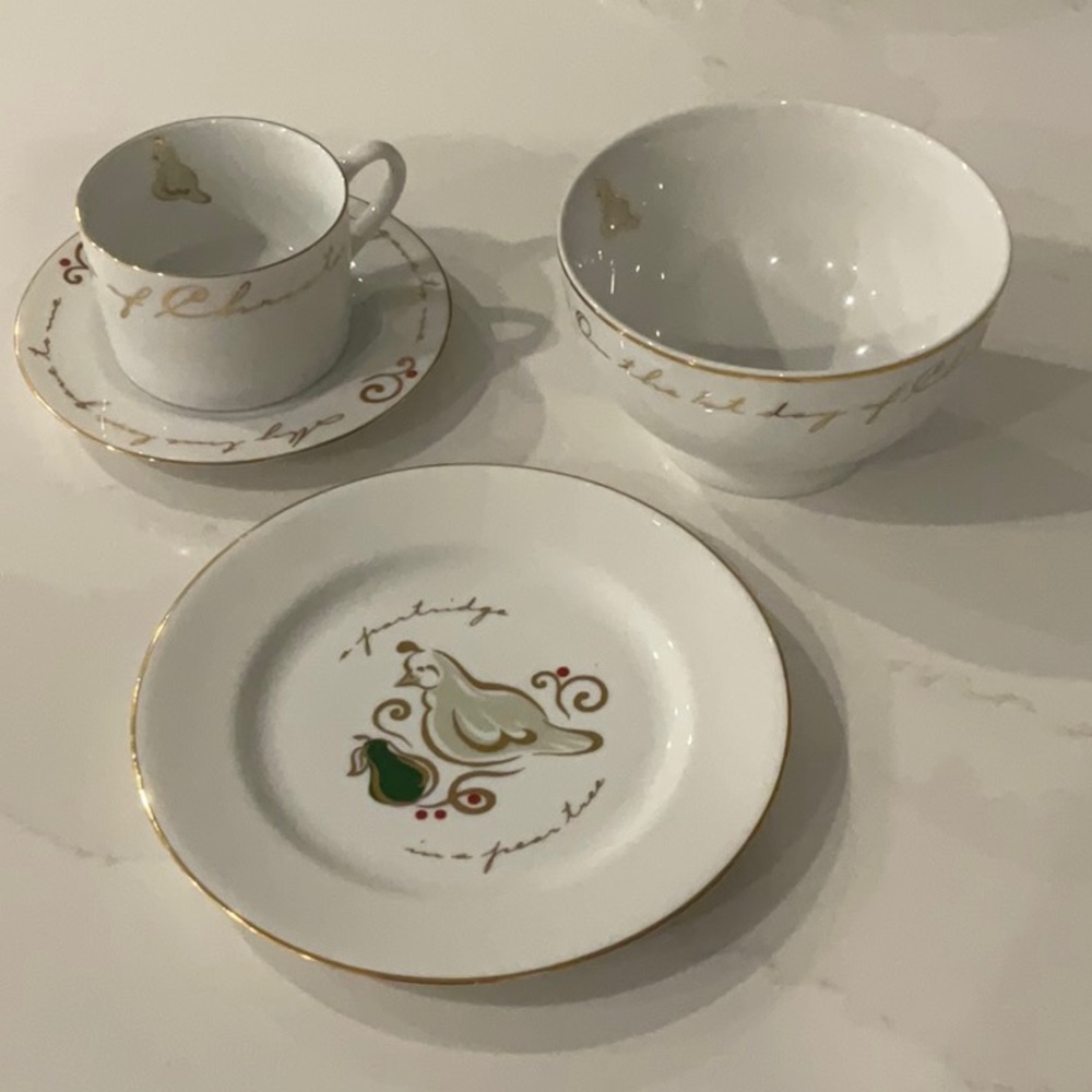 Elegant White and Gold Xmas Dining Set